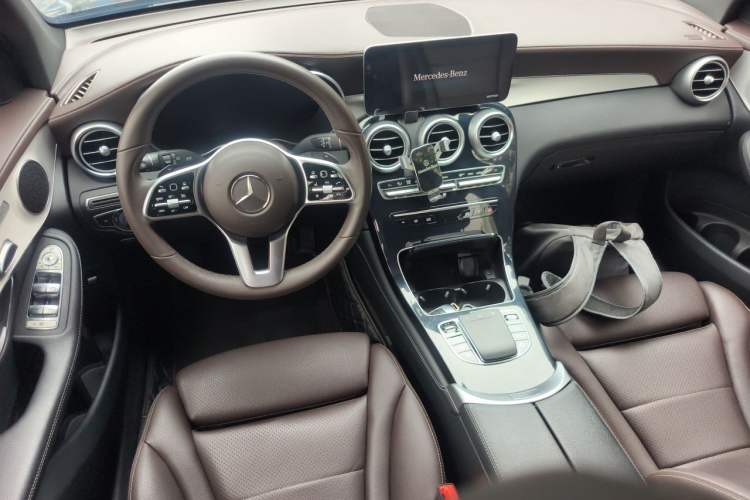 Used Mercedes-Benz GLC 2021 GLC 260 L 4MATIC Dynamic Edition Center Console