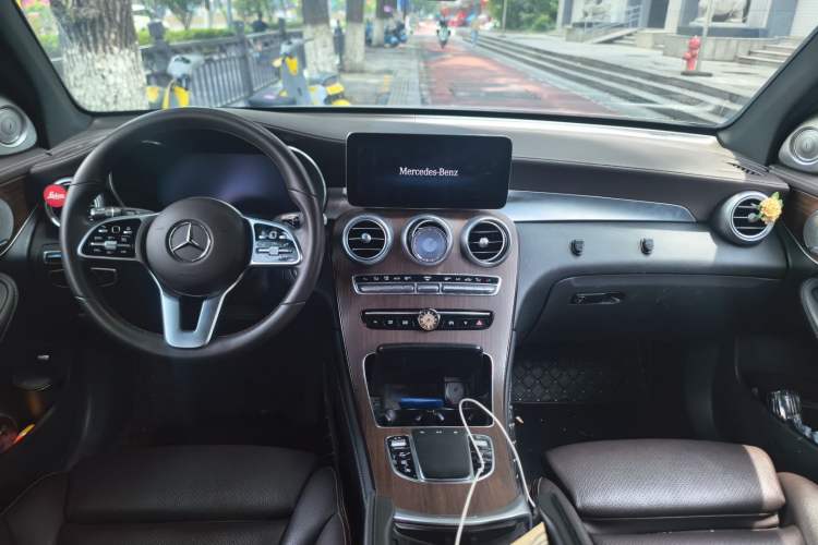 Used Mercedes-Benz GLC 2021 GLC 300 L 4MATIC Dynamic Model Center Console
