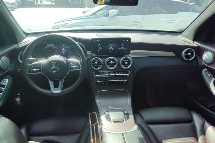 Used Mercedes-Benz GLC 2021 GLC 300 L 4MATIC Dynamic Model Center Console