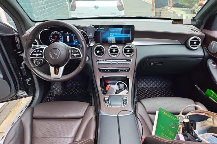 Used Mercedes-Benz GLC 2021 GLC 300 L 4MATIC Dynamic Model Center Console