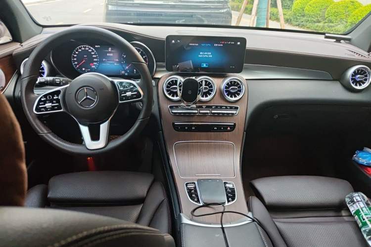 Used Mercedes-Benz GLC 2021 GLC 300 L 4MATIC Dynamic Model Center Console