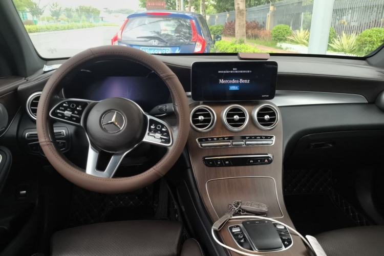 Used Mercedes-Benz GLC 2021 GLC 300 L 4MATIC Dynamic Model Center Console