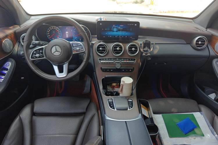 Used Mercedes-Benz GLC 2021 GLC 300 L 4MATIC Dynamic Model Center Console