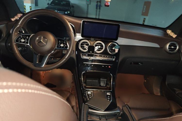 Used Mercedes-Benz GLC 2021 GLC 260 L 4MATIC Dynamic Edition Center Console