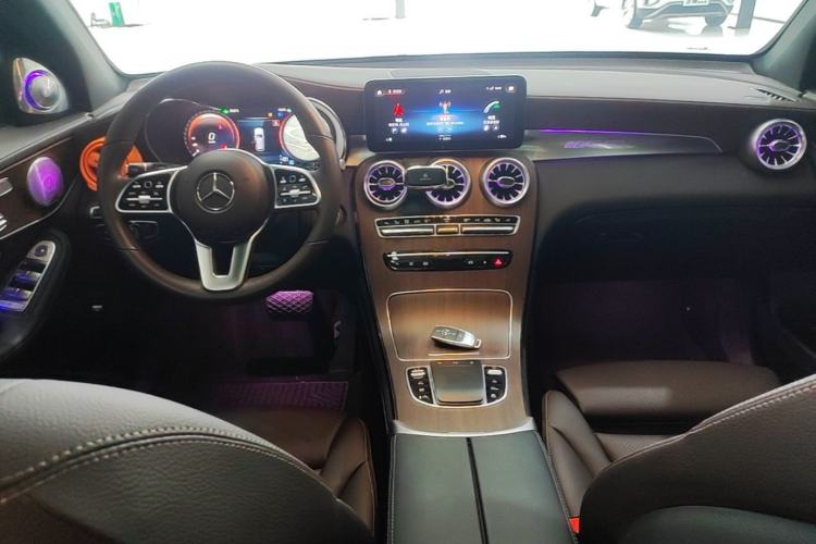 Used Mercedes-Benz GLC 2021 GLC 300 L 4MATIC Dynamic Model Center Console