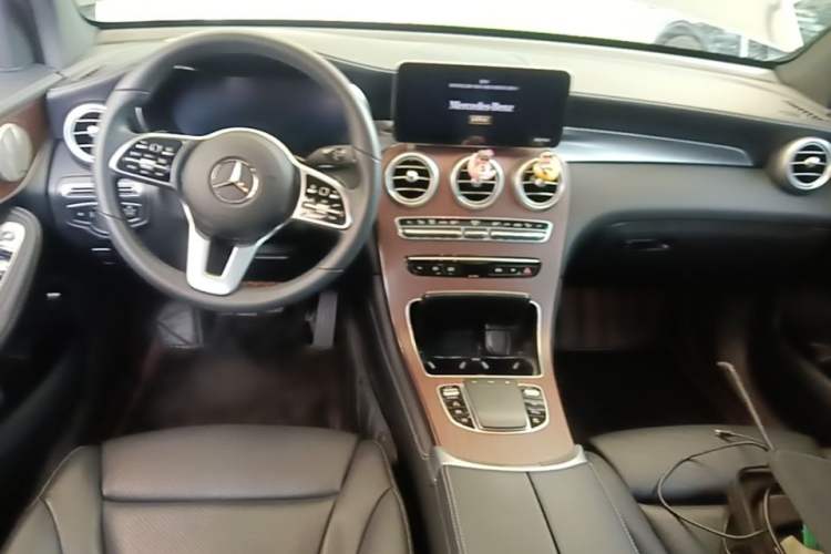 Used Mercedes-Benz GLC 2021 GLC 300 L 4MATIC Luxury Model Center Console