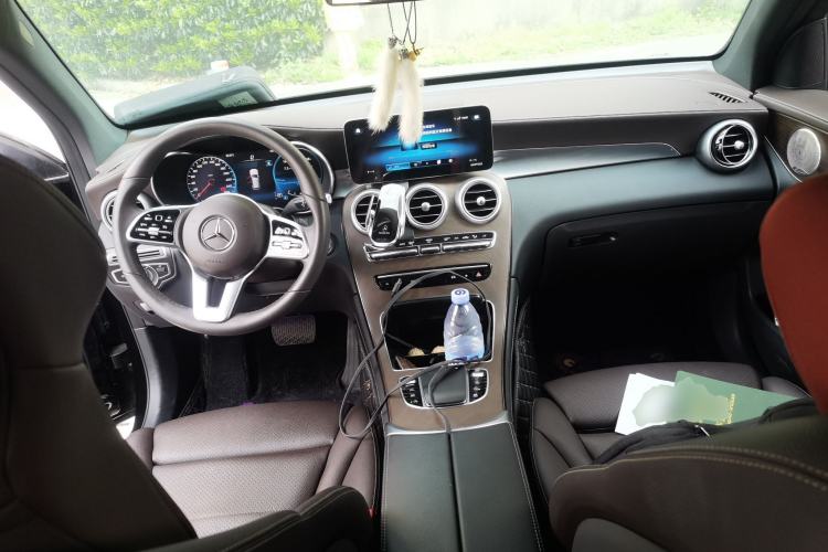 Used Mercedes-Benz GLC 2021 GLC 300 L 4MATIC Dynamic Model Center Console