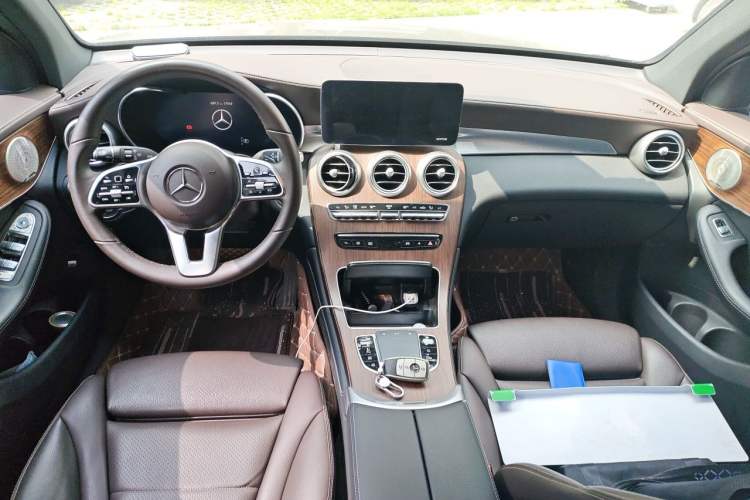 Used Mercedes-Benz GLC 2021 GLC 300 L 4MATIC Dynamic Model Center Console