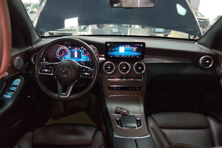 Used Mercedes-Benz GLC 2021 GLC 300 L 4MATIC Dynamic Model Center Console