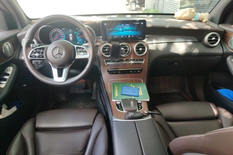 Used Mercedes-Benz GLC 2021 GLC 300 L 4MATIC Dynamic Model Center Console