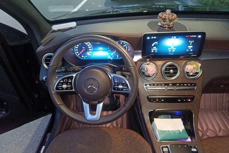Used Mercedes-Benz GLC 2021 GLC 260 L 4MATIC Luxury Model Center Console