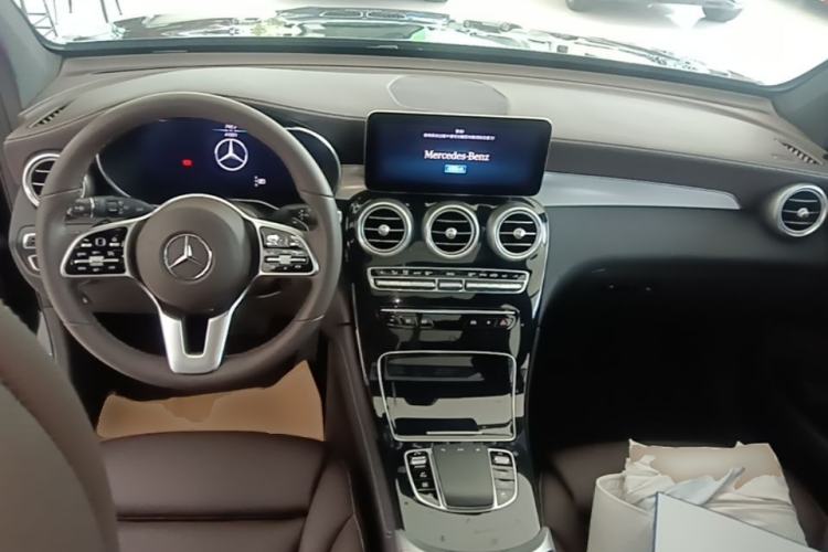 Used Mercedes-Benz GLC 2021 GLC 260 L 4MATIC Dynamic Edition Center Console