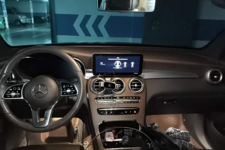 Used Mercedes-Benz GLC 2021 GLC 300 L 4MATIC Dynamic Model Center Console