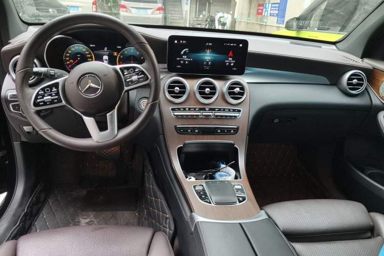 Used Mercedes-Benz GLC 2021 GLC 300 L 4MATIC Dynamic Model Center Console