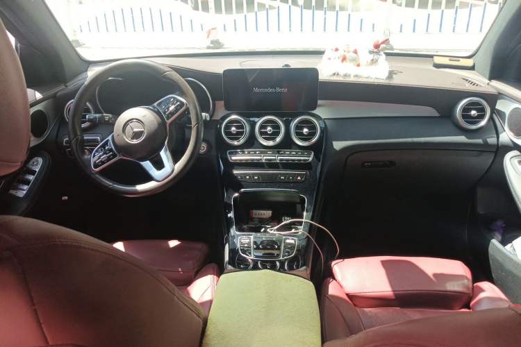 Used Mercedes-Benz GLC 2021 GLC 260 L 4MATIC Dynamic Edition Center Console