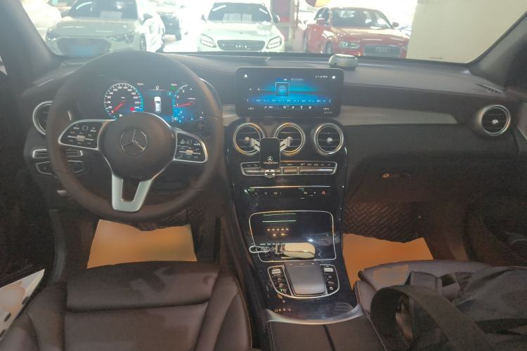 Used Mercedes-Benz GLC 2021 GLC 260 L 4MATIC Dynamic Edition Center Console