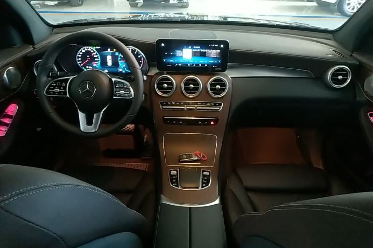 Used Mercedes-Benz GLC 2021 GLC 300 L 4MATIC Dynamic Model Center Console