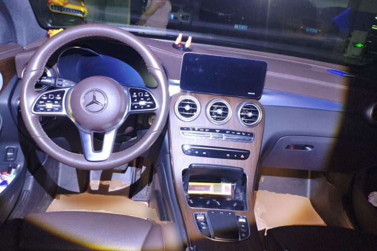 Used Mercedes-Benz GLC 2021 GLC 300 L 4MATIC Dynamic Model Center Console