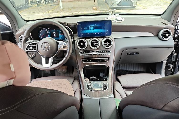 Used Mercedes-Benz GLC 2021 GLC 260 L 4MATIC Dynamic Edition Center Console