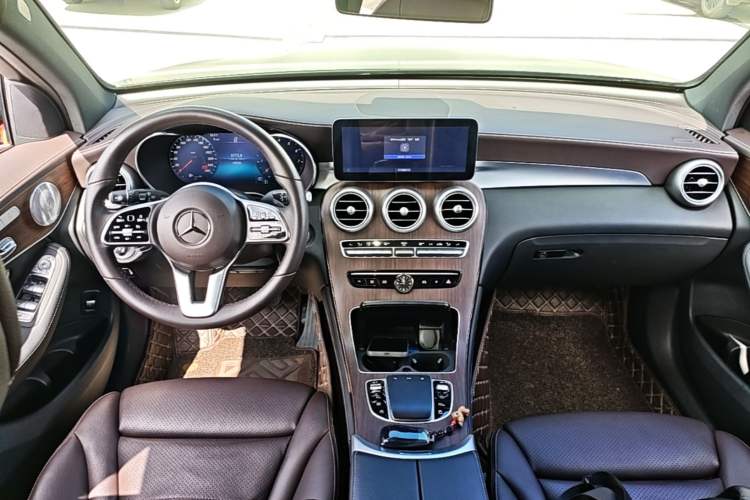 Used Mercedes-Benz GLC 2021 GLC 300 L 4MATIC Dynamic Model Center Console
