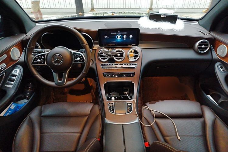 Used Mercedes-Benz GLC 2021 GLC 300 L 4MATIC Dynamic Model Center Console