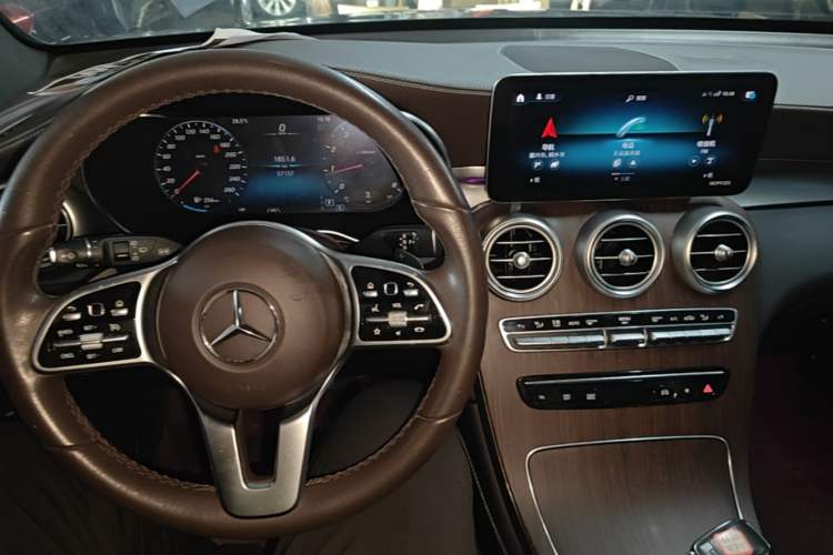 Used Mercedes-Benz GLC 2021 GLC 300 L 4MATIC Dynamic Model Center Console