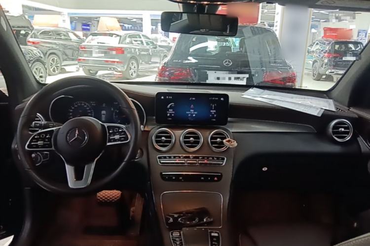 Used Mercedes-Benz GLC 2021 GLC 260 L 4MATIC Luxury Model Center Console