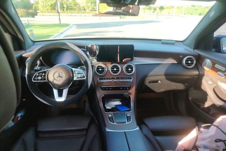 Used Mercedes-Benz GLC 2021 GLC 300 L 4MATIC Dynamic Model Center Console