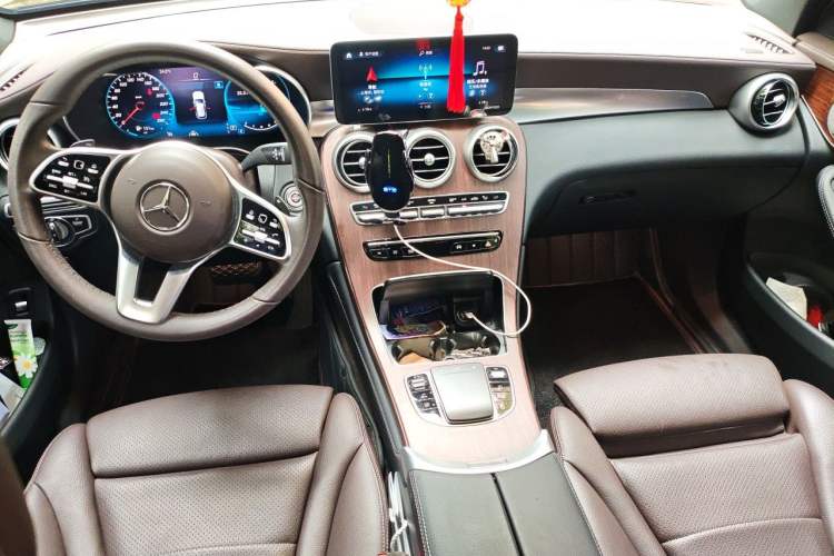 Used Mercedes-Benz GLC 2021 GLC 300 L 4MATIC Dynamic Model Center Console