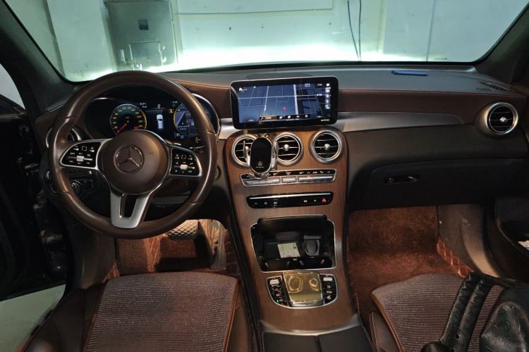 Used Mercedes-Benz GLC 2021 GLC 300 L 4MATIC Dynamic Model Center Console