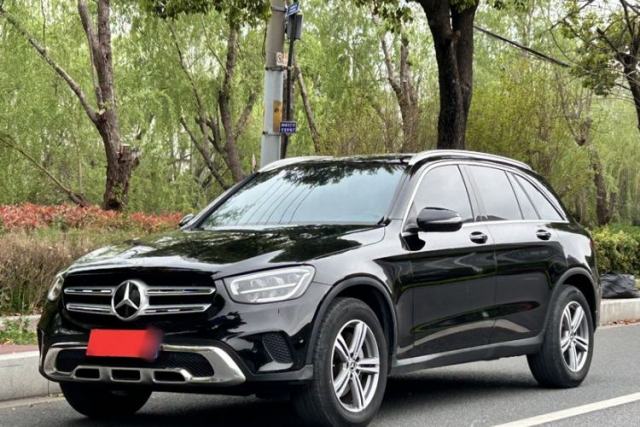 Ojetý Mercedes-Benz GLC 2021 GLC 260 L 4MATIC Dynamic Edition