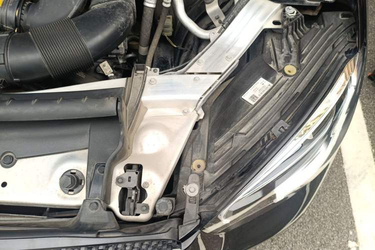 Used Mercedes-Benz GLC 2021 GLC 300 L 4MATIC Dynamic Model Engine Bay Left