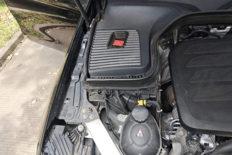 Used Mercedes-Benz GLC 2021 GLC 300 L 4MATIC Luxury Model Engine Bay Right