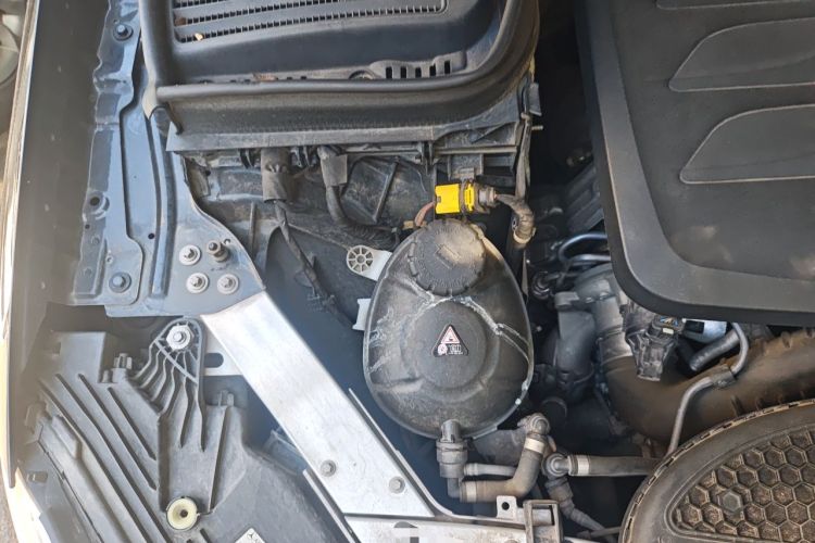 Used Mercedes-Benz GLC 2021 GLC 300 L 4MATIC Luxury Model Engine Bay Right