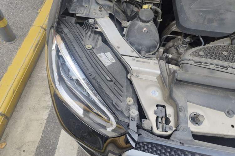 Used Mercedes-Benz GLC 2021 GLC 300 L 4MATIC Dynamic Model Engine Bay Right