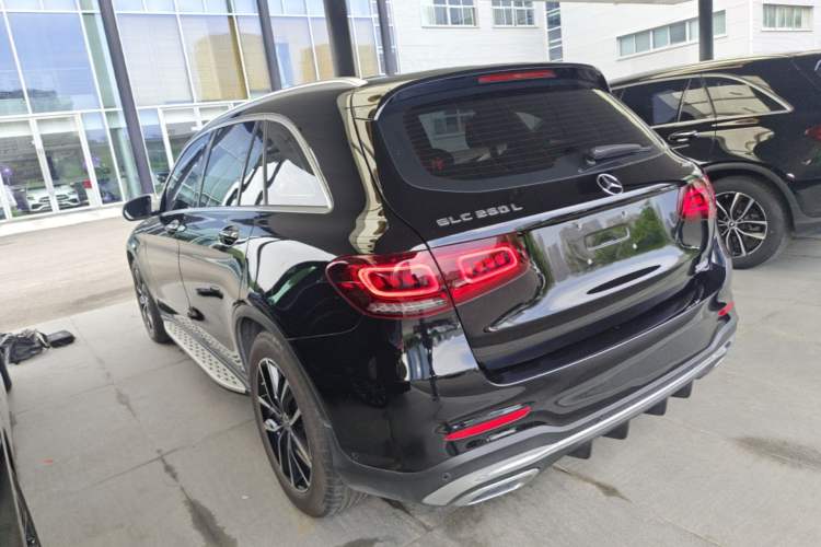 Used Mercedes-Benz GLC 2021 GLC 260 L 4MATIC Luxury Model Exterior 2