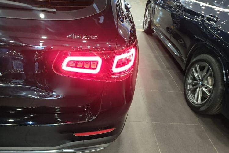 Used Mercedes-Benz GLC 2021 GLC 260 L 4MATIC Luxury Model Exterior 3