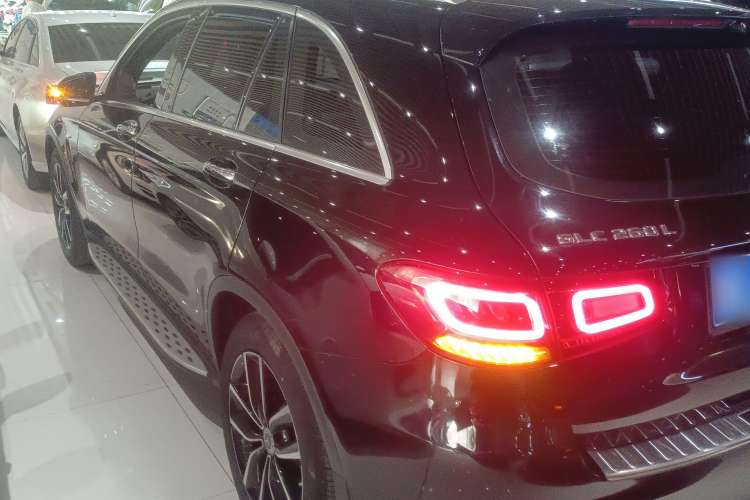 Used Mercedes-Benz GLC 2021 GLC 260 L 4MATIC Luxury Model Exterior 3