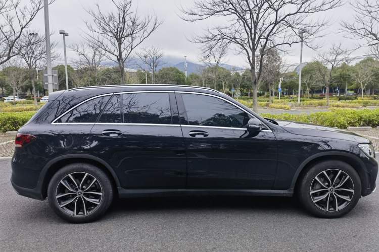 Used Mercedes-Benz GLC 2021 GLC 260 L 4MATIC Luxury Model Exterior 3