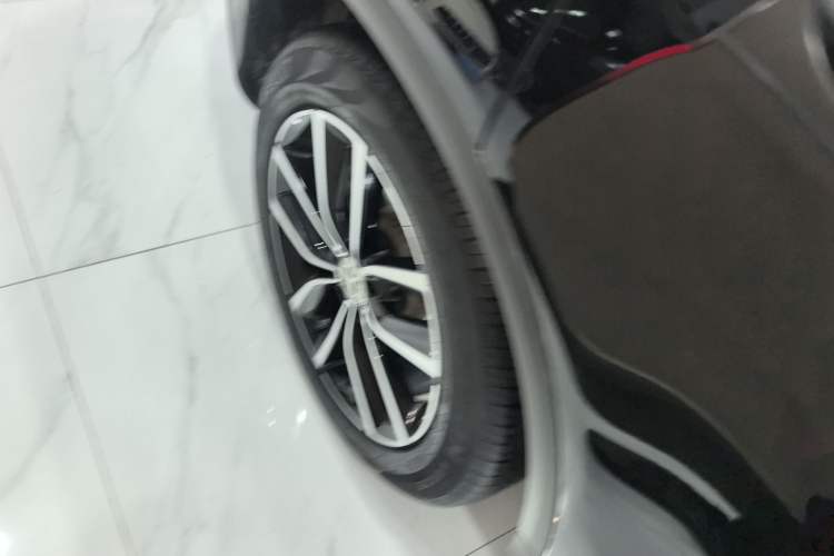 Used Mercedes-Benz GLC 2021 GLC 260 L 4MATIC Luxury Model Exterior 5