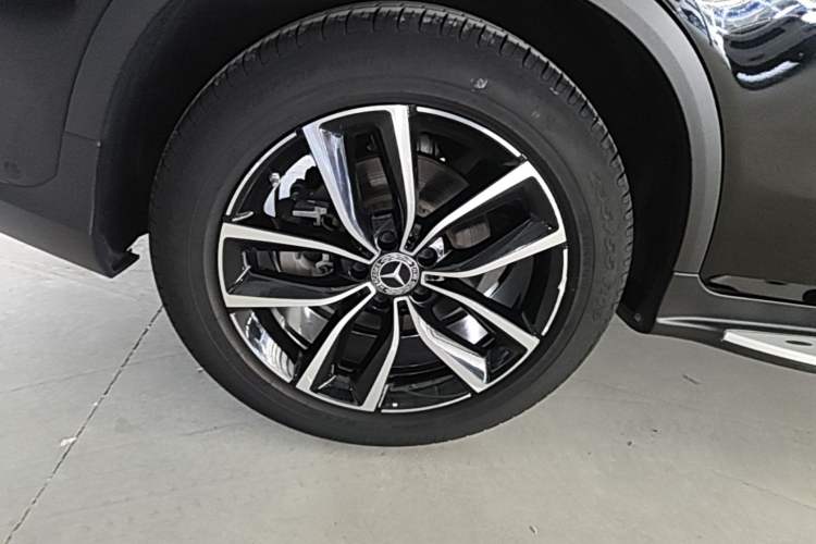 Used Mercedes-Benz GLC 2021 GLC 260 L 4MATIC Luxury Model Exterior 5