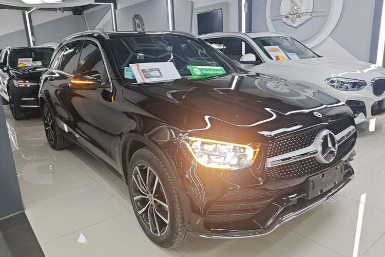 Used Mercedes-Benz GLC 2021 GLC 260 L 4MATIC Luxury Model Front Right 45 Deg