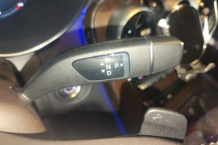 Used Mercedes-Benz GLC 2021 GLC 300 L 4MATIC Dynamic Model Gear Lever
