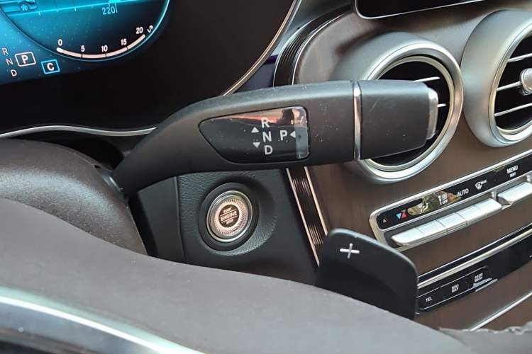 Used Mercedes-Benz GLC 2021 GLC 300 L 4MATIC Dynamic Model Gear Lever