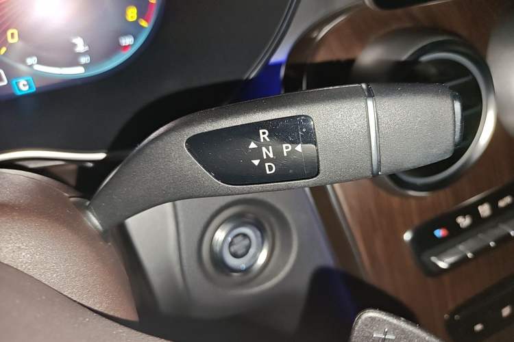 Used Mercedes-Benz GLC 2021 GLC 300 L 4MATIC Dynamic Model Gear Lever