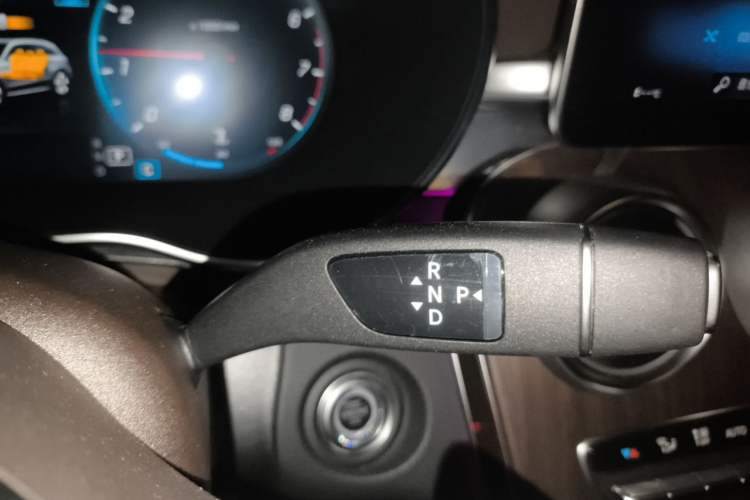 Used Mercedes-Benz GLC 2021 GLC 300 L 4MATIC Dynamic Model Gear Lever