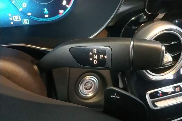 Used Mercedes-Benz GLC 2021 GLC 260 L 4MATIC Dynamic Edition Gear Lever