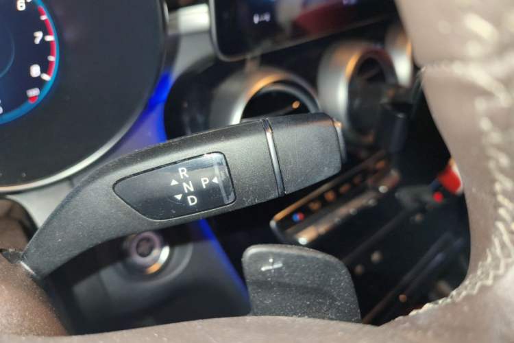 Used Mercedes-Benz GLC 2021 GLC 260 L 4MATIC Dynamic Edition Gear Lever