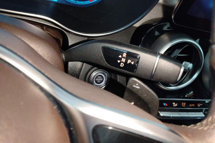 Used Mercedes-Benz GLC 2021 GLC 260 L 4MATIC Dynamic Edition Gear Lever