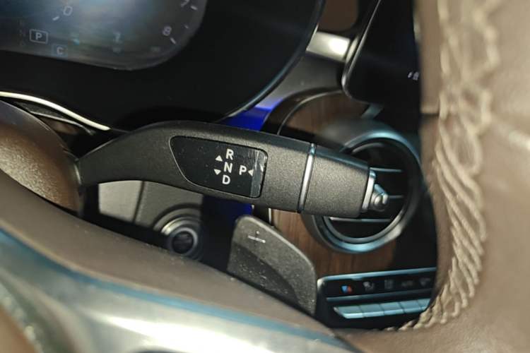 Used Mercedes-Benz GLC 2021 GLC 300 L 4MATIC Dynamic Model Gear Lever